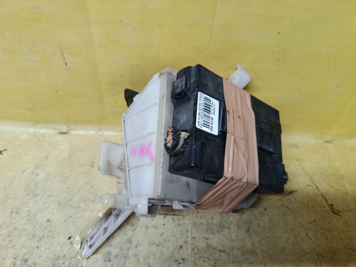 Блок предохранителей на Nissan Cube YZ11 HR15DE Фото 1