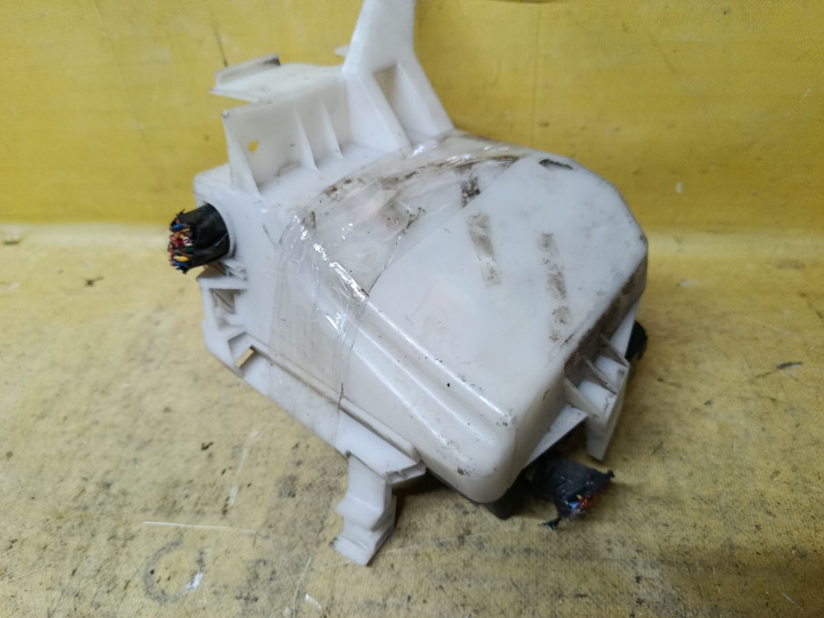 Блок предохранителей на Nissan Tiida C11 HR15DE Фото 3