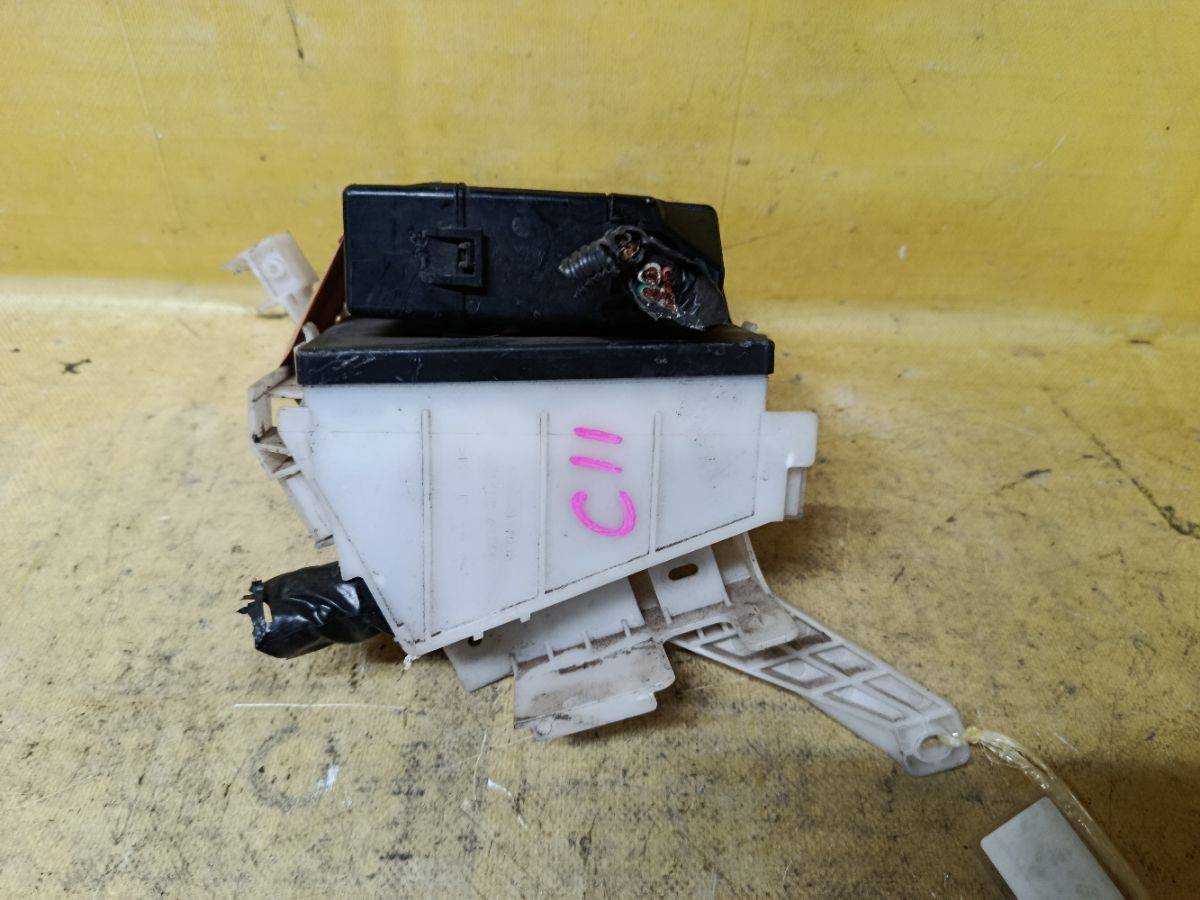 Блок предохранителей на Nissan Tiida C11 HR15DE Фото 2