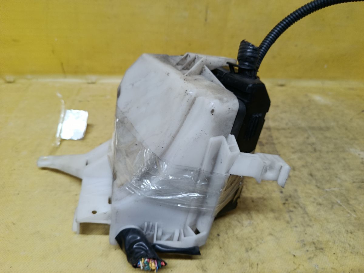 Блок предохранителей на Nissan Tiida Latio SC11 HR15DE Фото 3