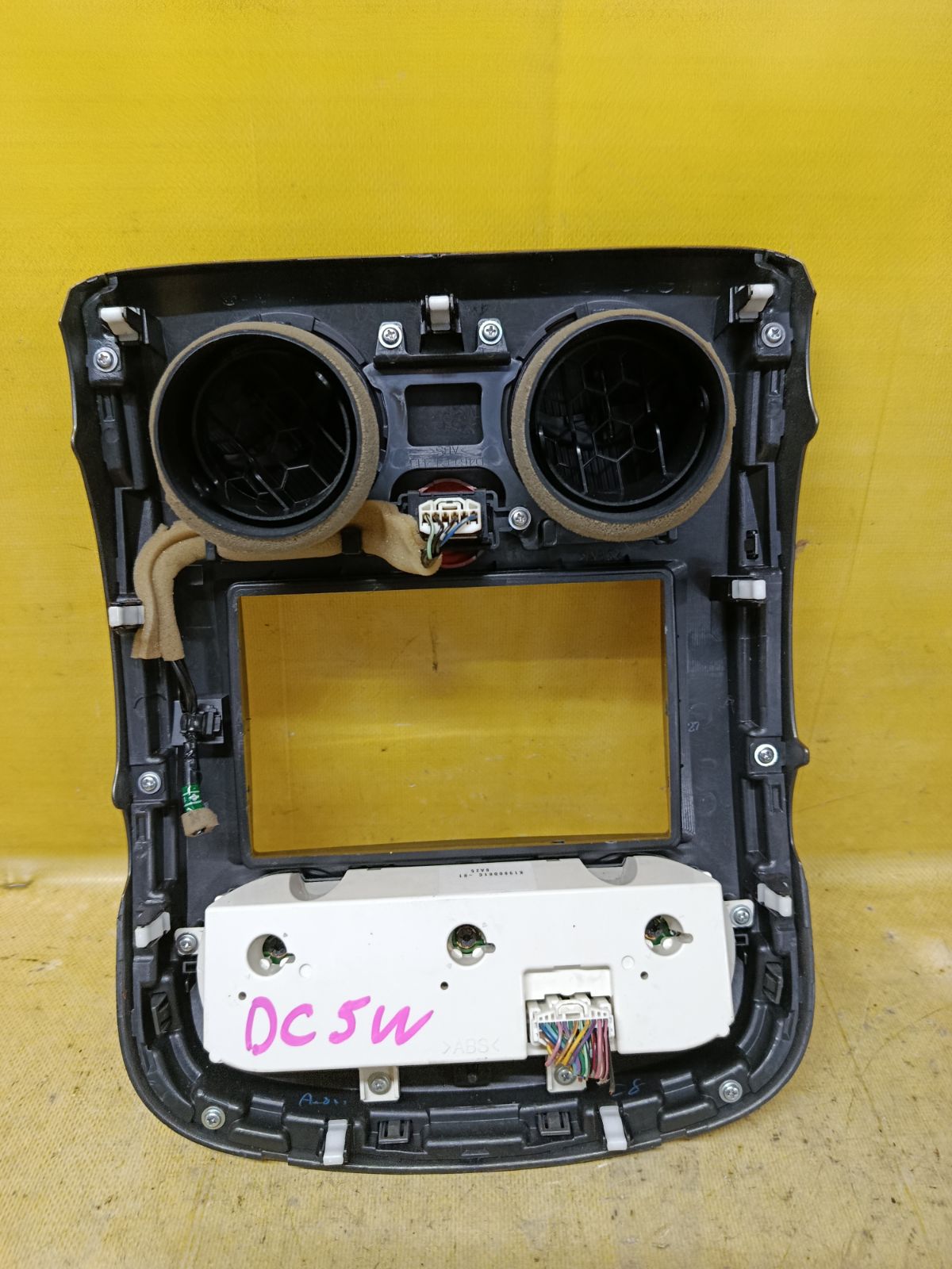 Блок управления климатконтроля на Mazda Verisa DC5W ZY-VE Фото 2