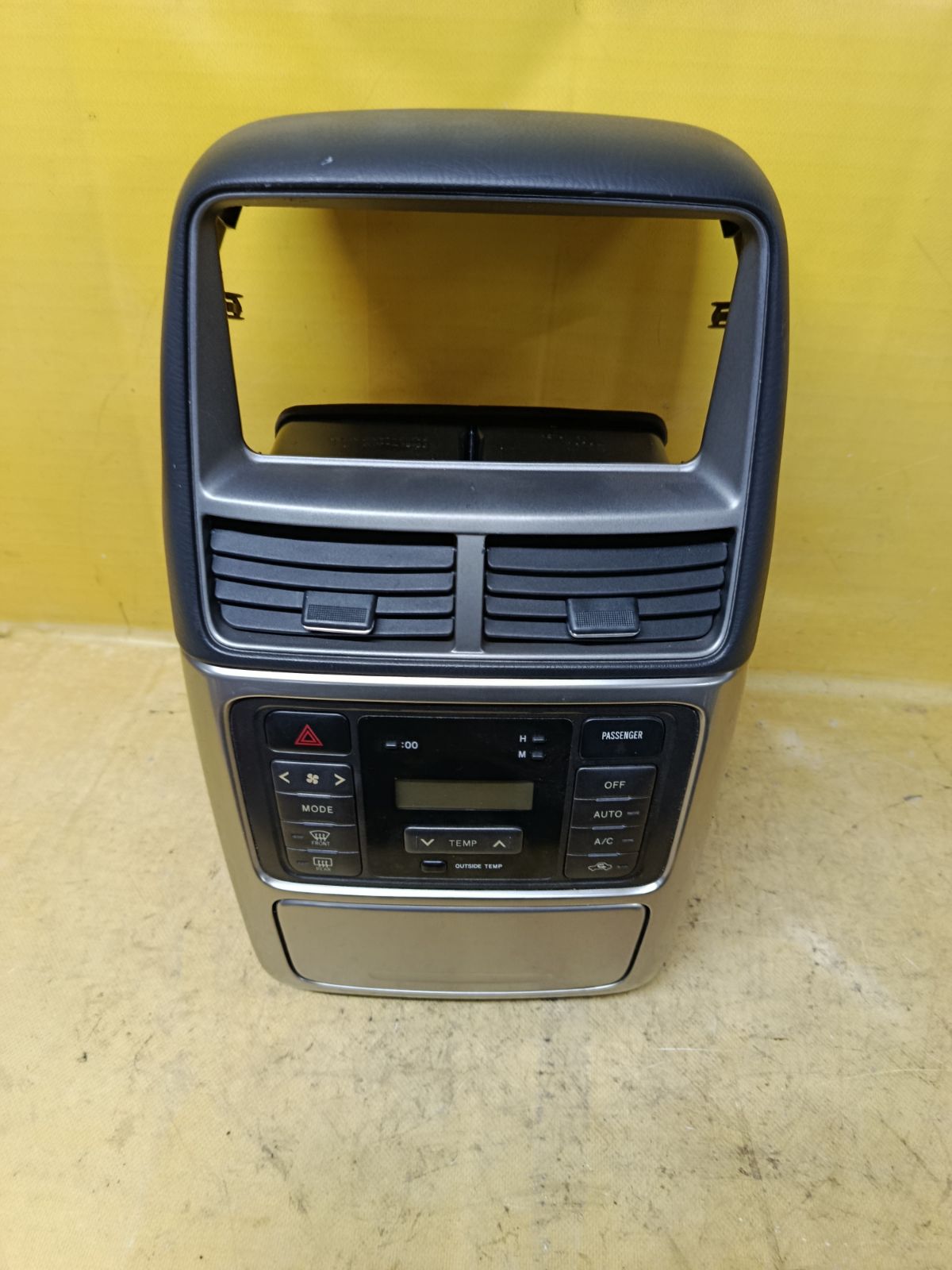 Блок управления климатконтроля 88650-44261 на Toyota Gaia ACM10G 1AZ-FSE Фото 1