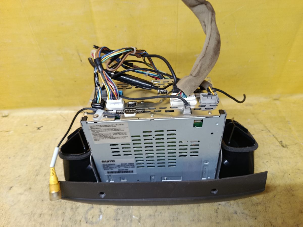 Автомагнитофон SANYO NVA-HD7309 на Nissan March AK12 Фото 3