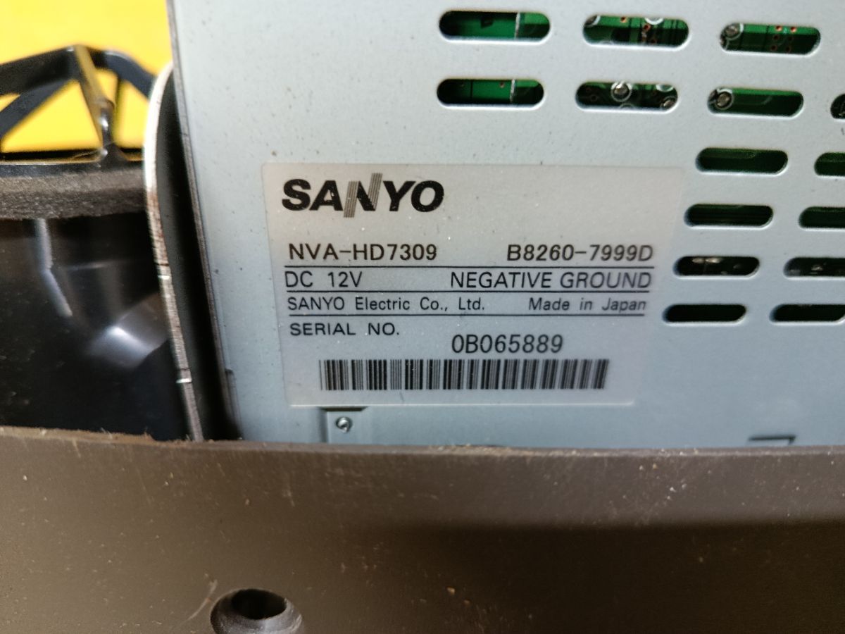 Автомагнитофон SANYO NVA-HD7309 на Nissan March AK12 Фото 4