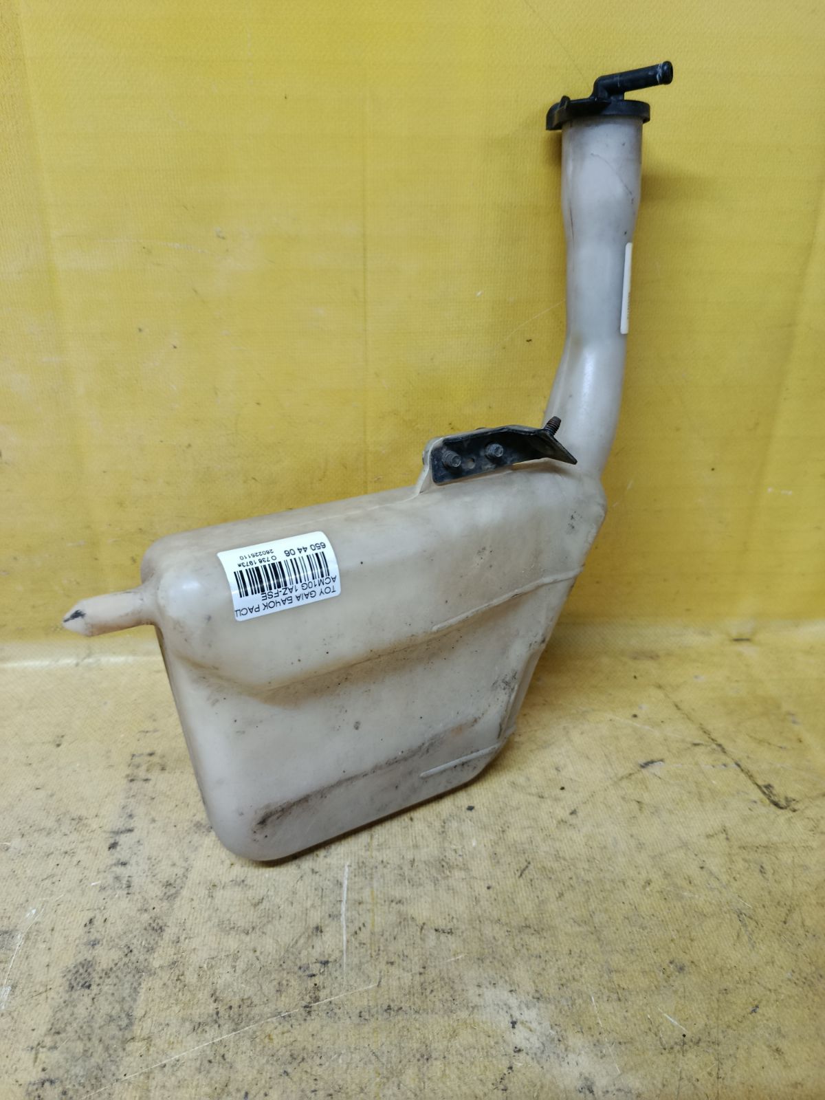 Бачок расширительный 16470-74300, 16470-74350 на Toyota Gaia ACM10G 1AZ-FSE Фото 1