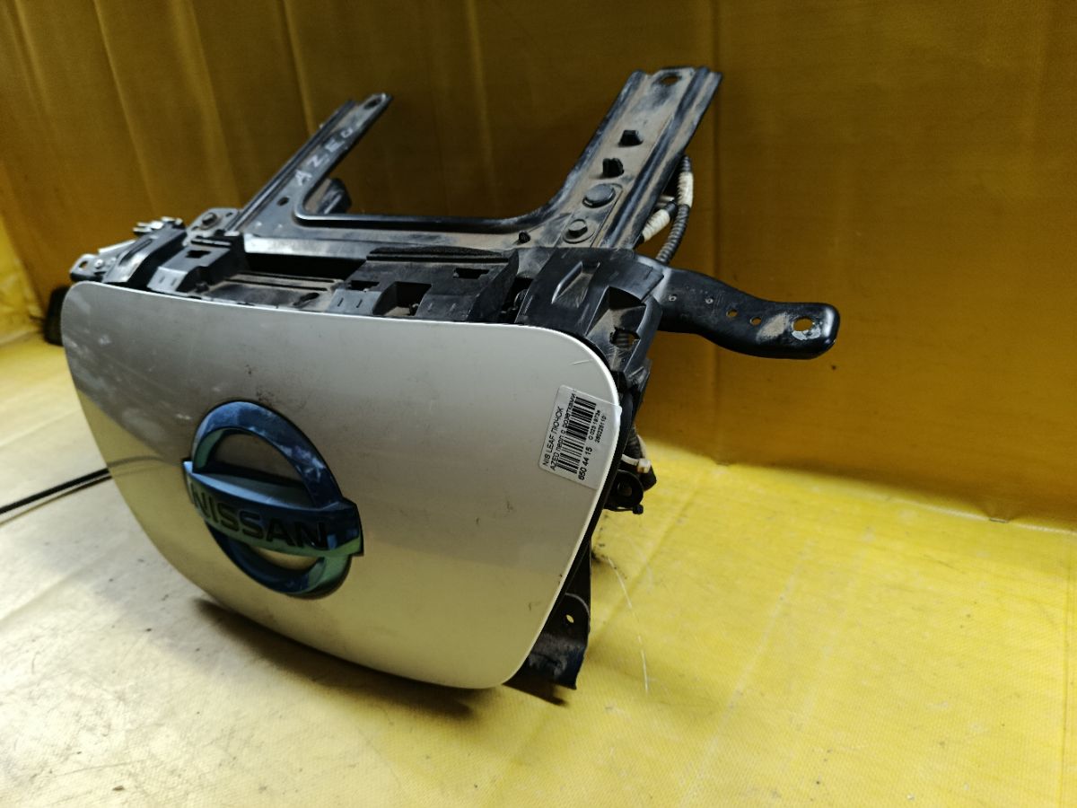 Лючок на Nissan Leaf AZE0 Фото 3