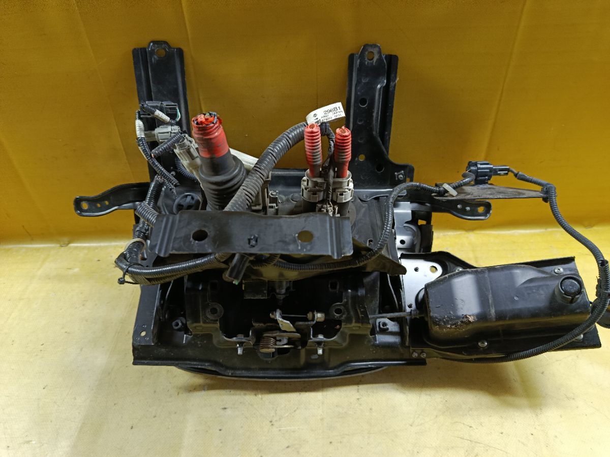 Лючок на Nissan Leaf AZE0 Фото 4