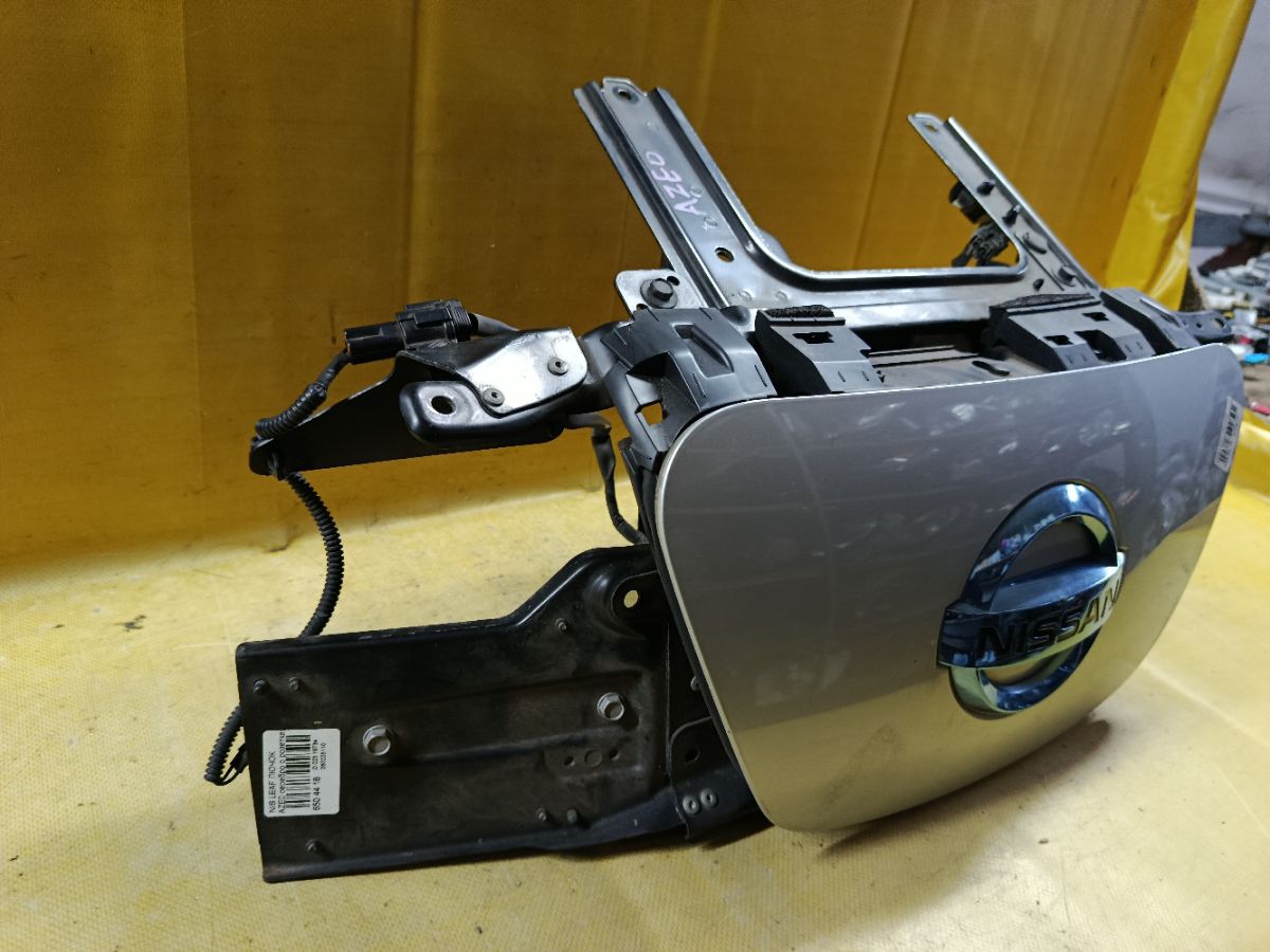 Лючок на Nissan Leaf AZE0 Фото 2