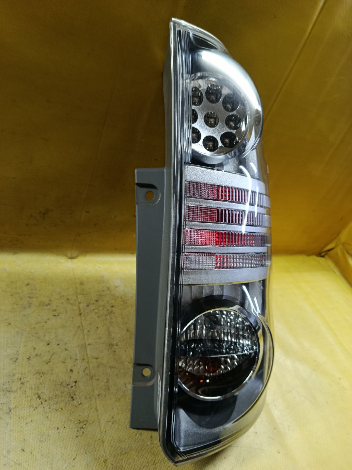 Стоп 28-199 28-199 на Toyota Voxy ZRR70G Фото 3