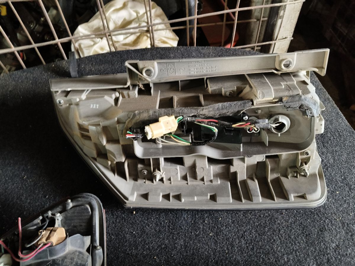 Стоп 28-199 28-199 на Toyota Voxy ZRR70G Фото 6