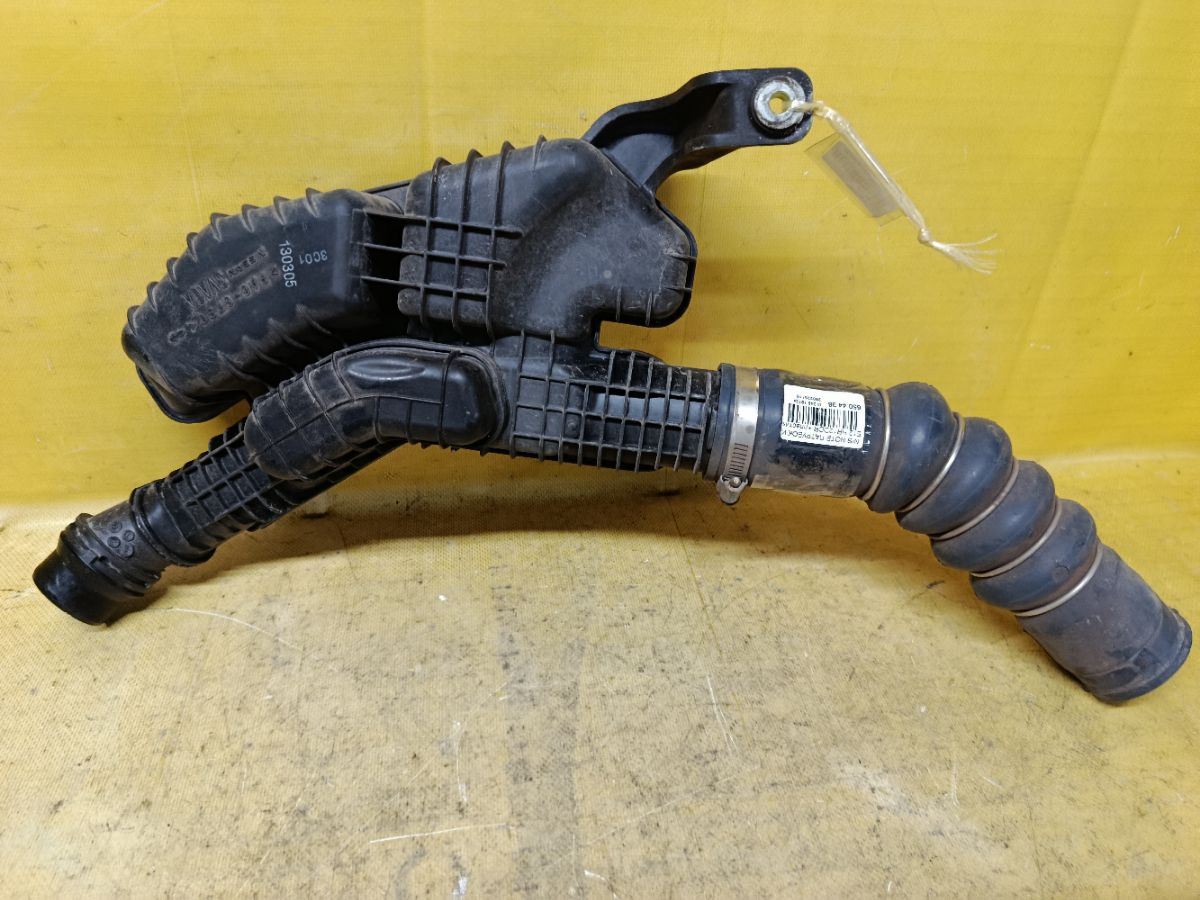 Патрубок интеркуллера на Nissan Note E12 HR12DDR Фото 2