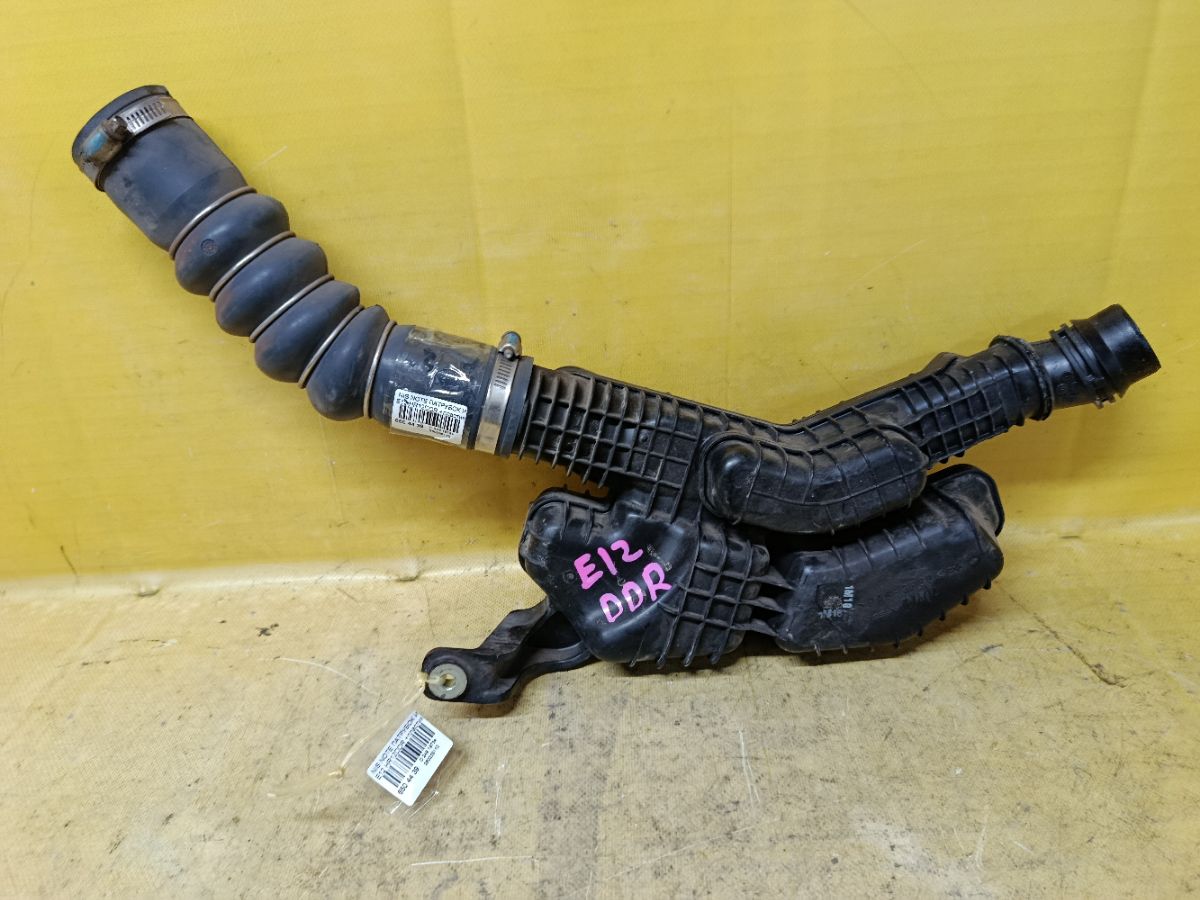 Патрубок интеркуллера на Nissan Note E12 HR12DDR Фото 2