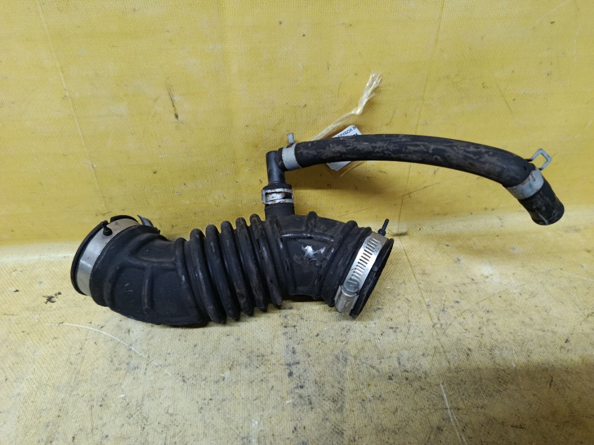 Патрубок воздушн.фильтра на Nissan Cube Z12 HR15DE Фото 1