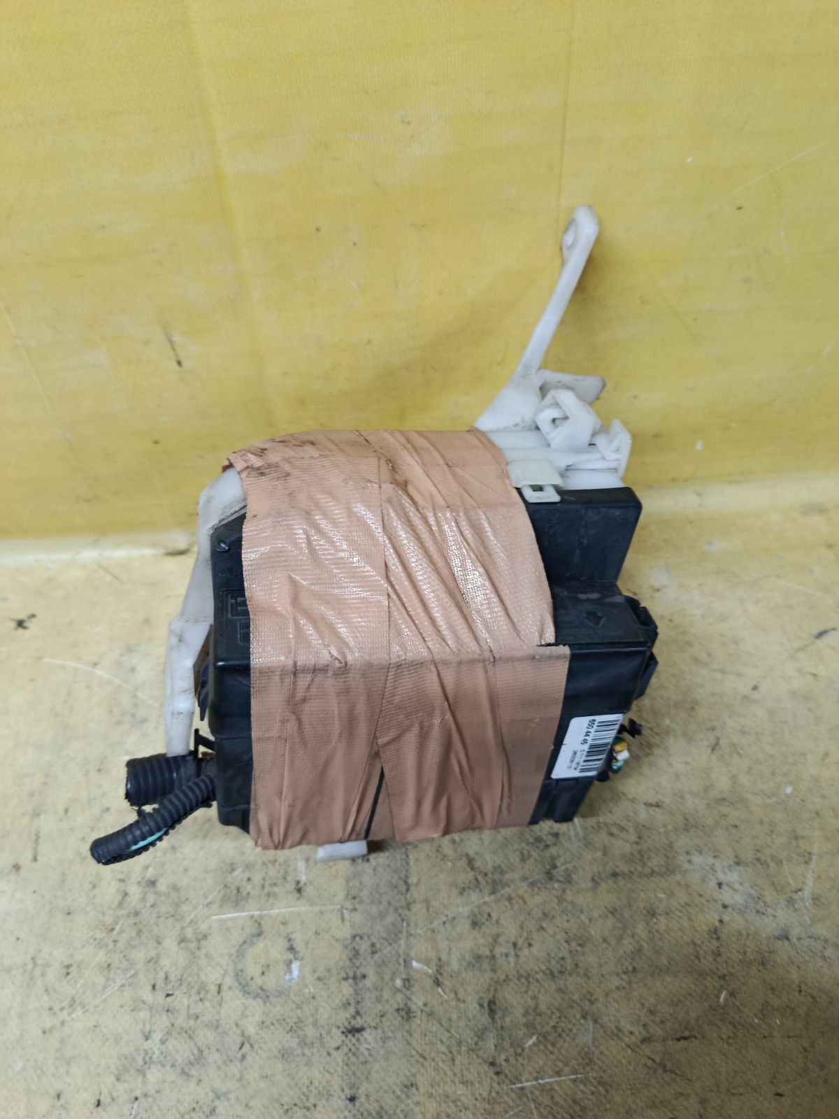 Блок предохранителей на Nissan Note E11 HR15DE Фото 1