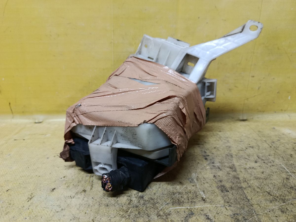 Блок предохранителей на Nissan March AK12 CR12DE Фото 2