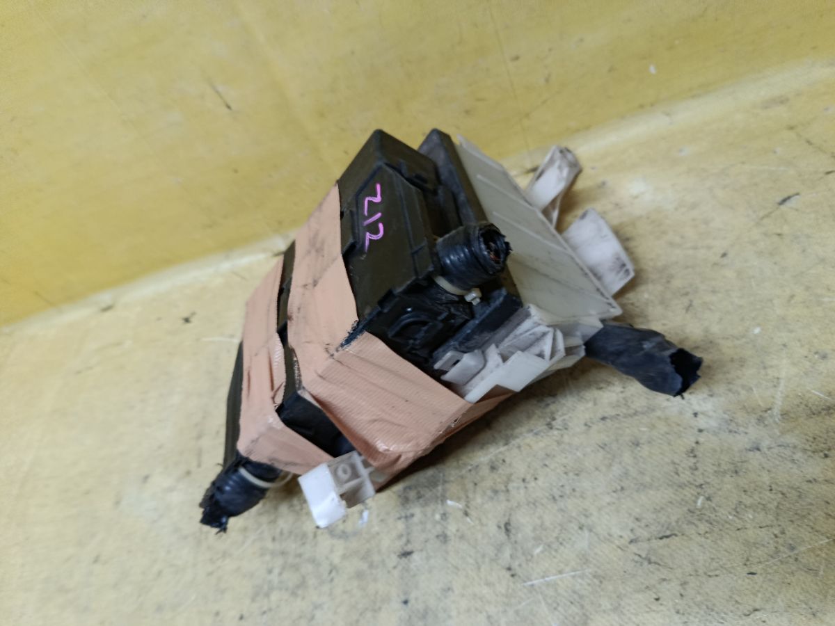 Блок предохранителей на Nissan Cube Z12 HR15DE Фото 2