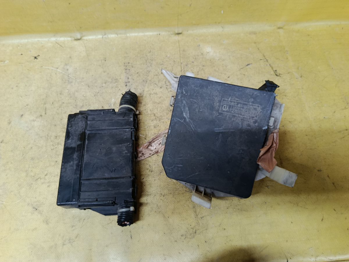 Блок предохранителей на Nissan Cube Z12 HR15DE Фото 1