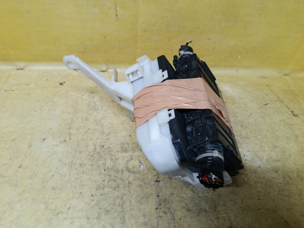 Блок предохранителей на Nissan Ad Van VY12 HR15DE Фото 2