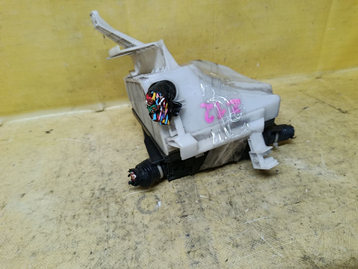 Блок предохранителей на Nissan Cube Z12 HR15DE Фото 2