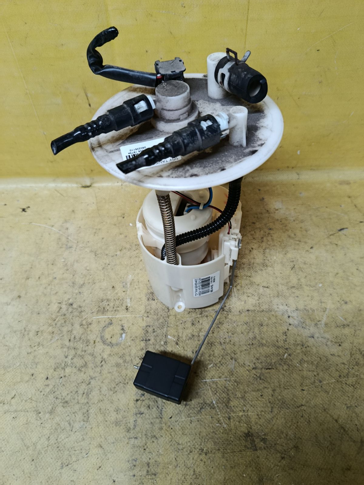 Бензонасос 23210-B1110 на Toyota Tank M900A 1KR-FE Фото 1