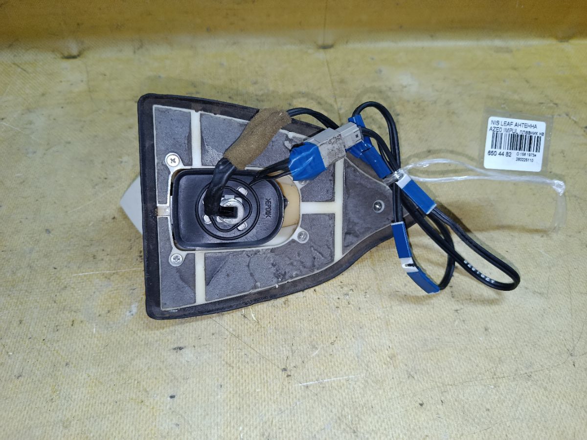 Антенна на Nissan Leaf AZE0 Фото 2