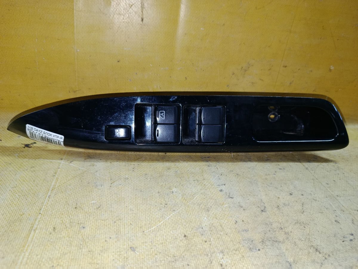 Блок упр-я стеклоподъемниками на Nissan Dayz Roox B21A Фото 1