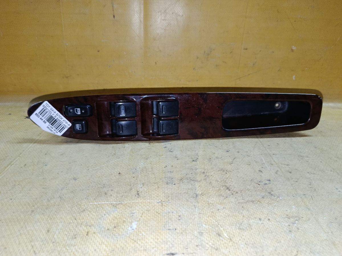 Блок упр-я стеклоподъемниками 84820-44010 на Toyota Gaia SXM10G Фото 1