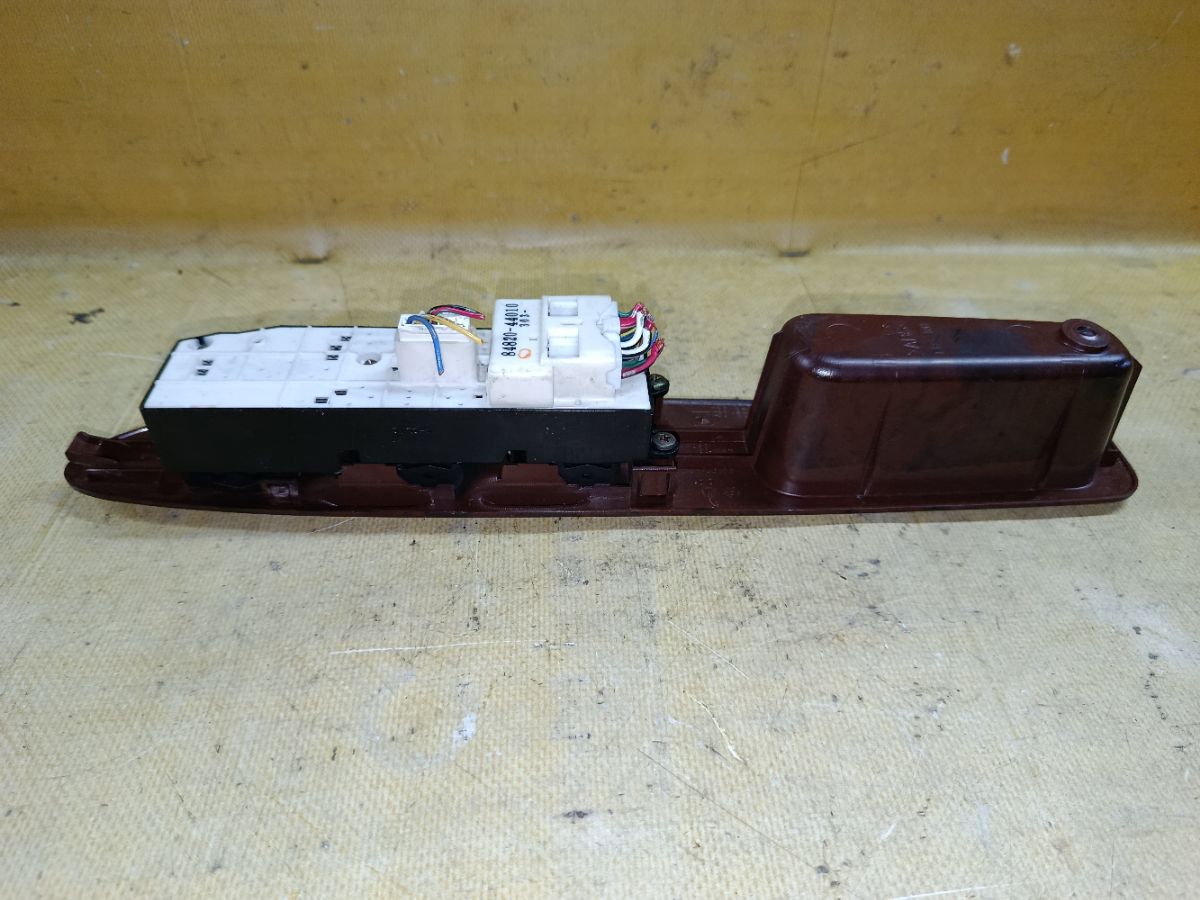 Блок упр-я стеклоподъемниками 84820-44010 на Toyota Gaia SXM10G Фото 2