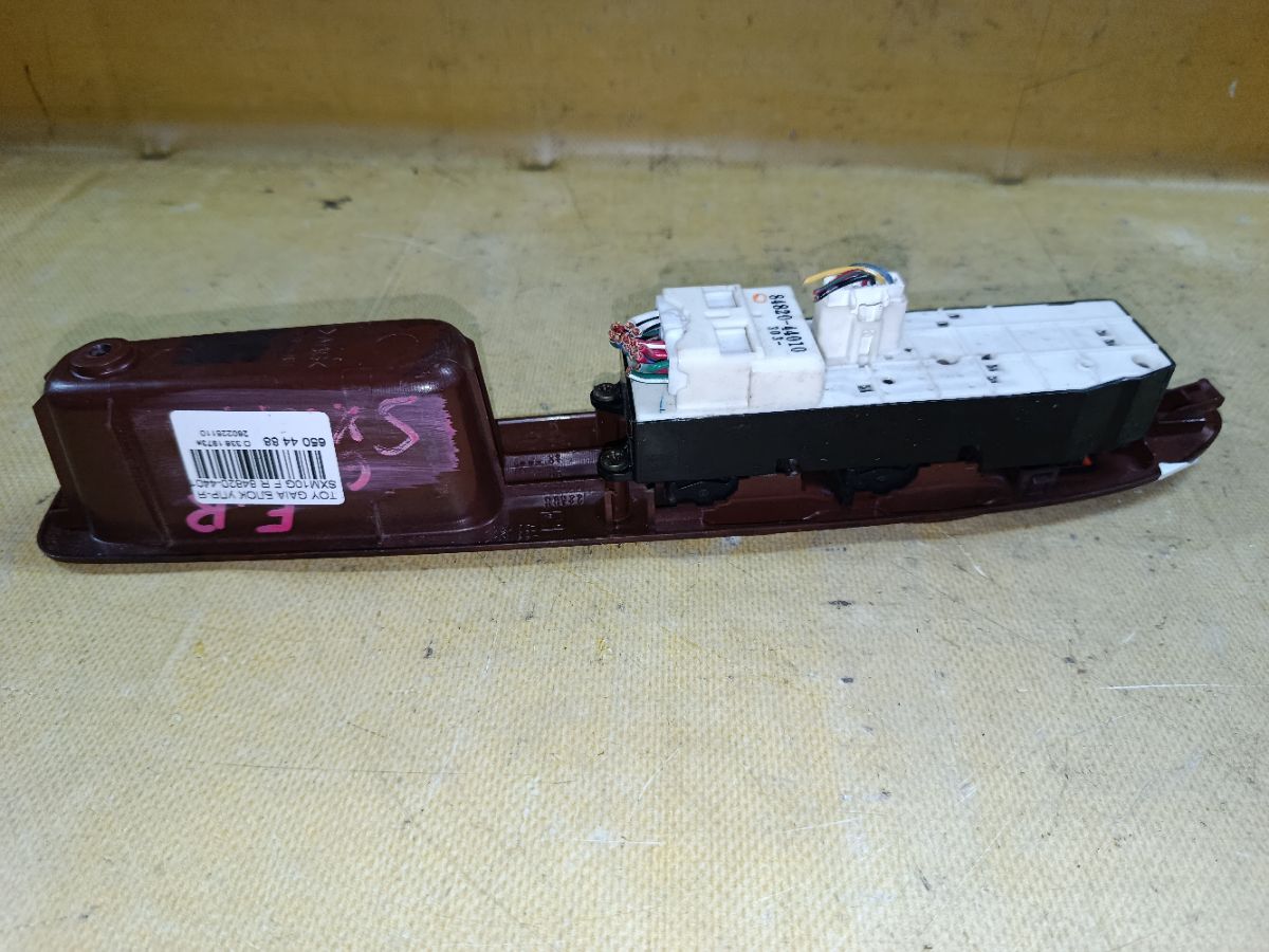 Блок упр-я стеклоподъемниками 84820-44010 на Toyota Gaia SXM10G Фото 3