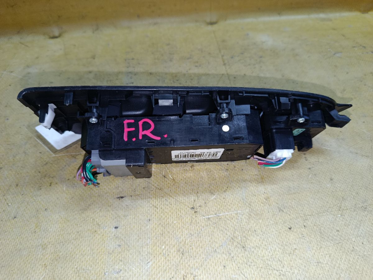Блок упр-я стеклоподъемниками на Honda Stream RN6 Фото 2