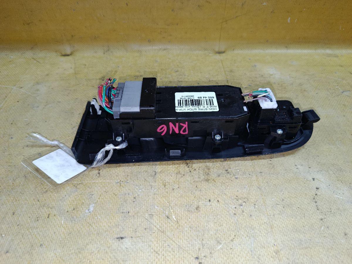 Блок упр-я стеклоподъемниками на Honda Stream RN6 Фото 3