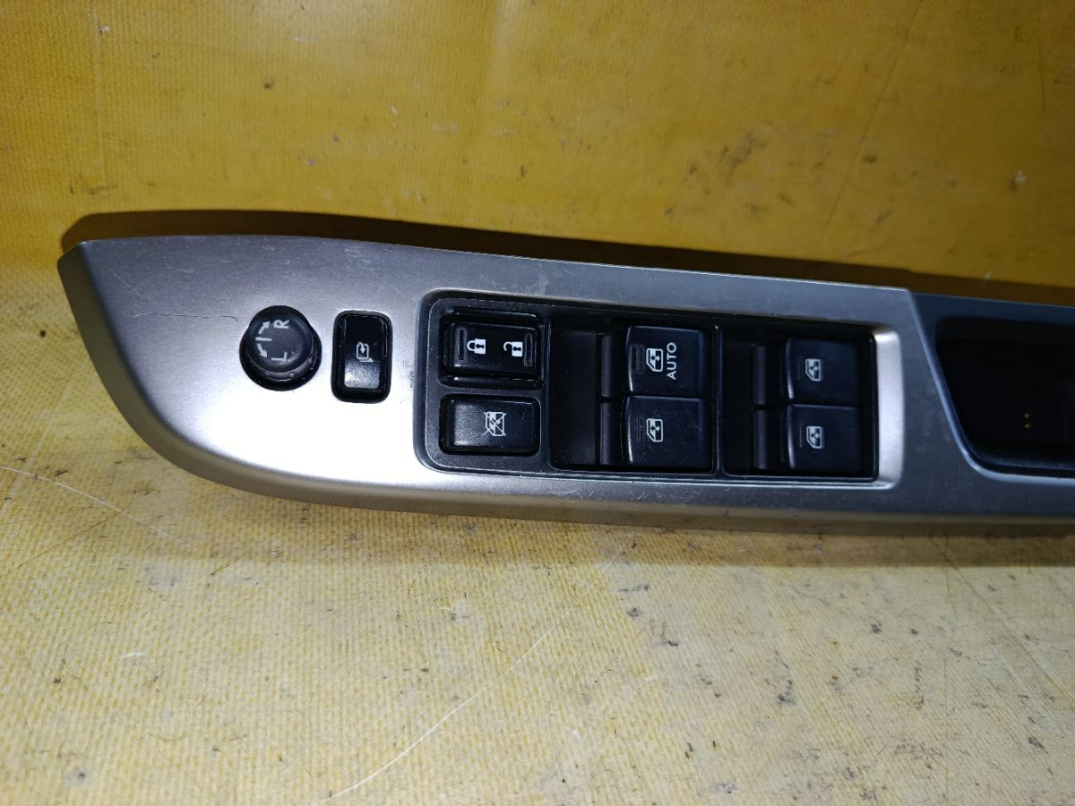 Блок упр-я стеклоподъемниками на Subaru Impreza Xv GP7 Фото 2