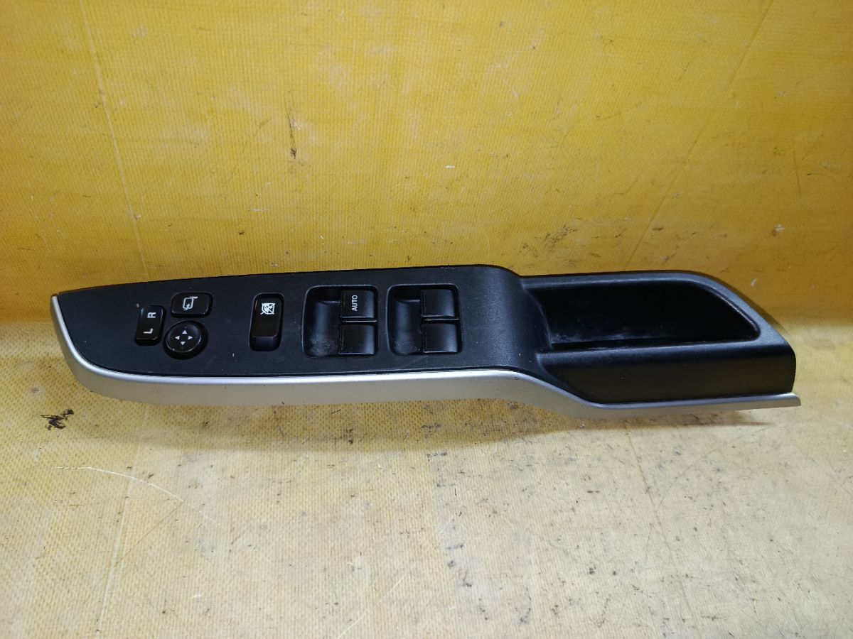 Блок упр-я стеклоподъемниками 37990-81P00 на Suzuki Solio MA36S Фото 1