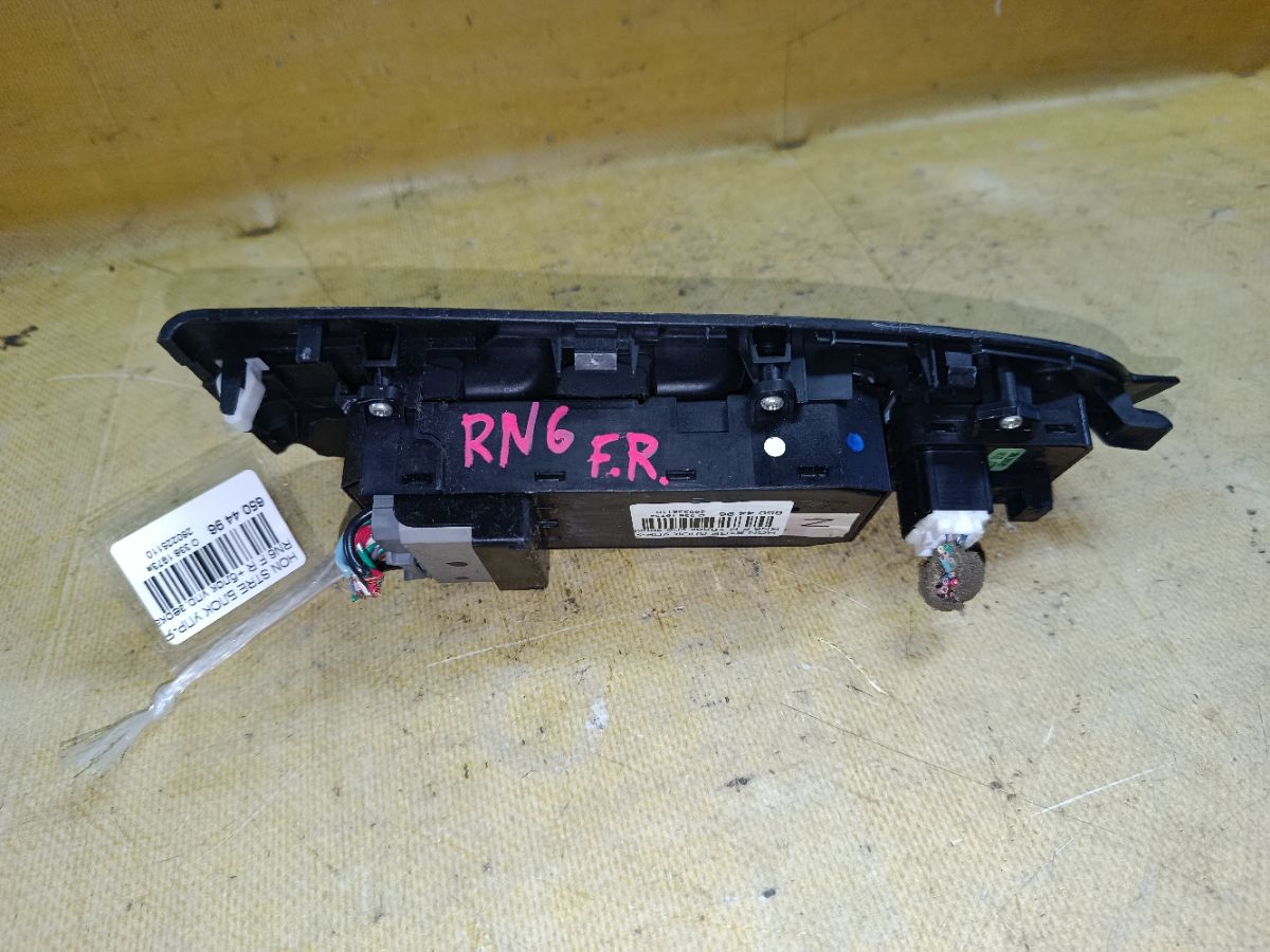 Блок упр-я стеклоподъемниками на Honda Stream RN6 Фото 2