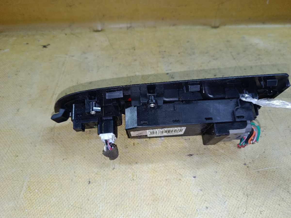 Блок упр-я стеклоподъемниками на Honda Stream RN6 Фото 3