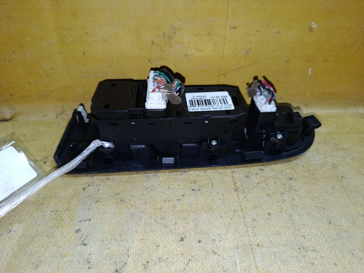 Блок упр-я стеклоподъемниками на Honda Stream RN7 Фото 3