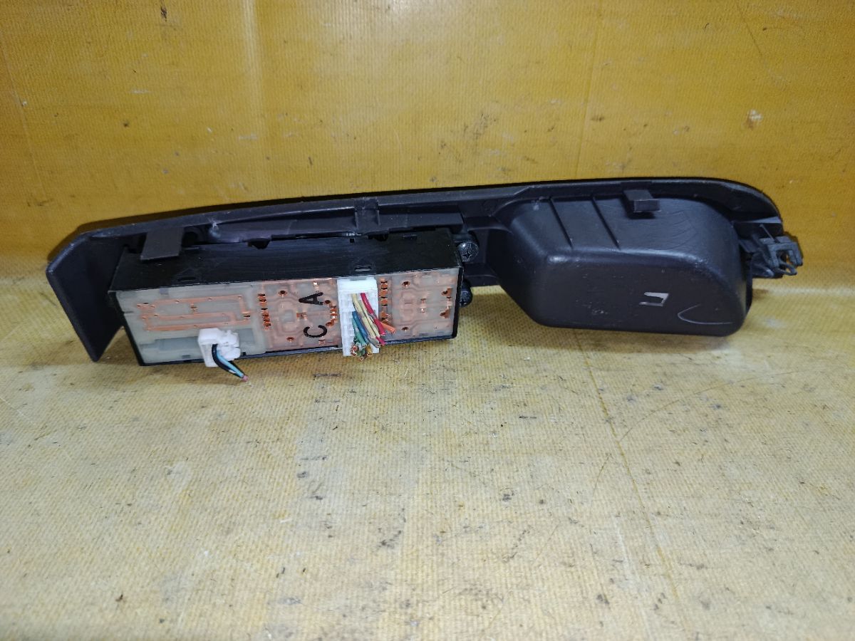 Блок упр-я стеклоподъемниками на Nissan March AK12 Фото 4