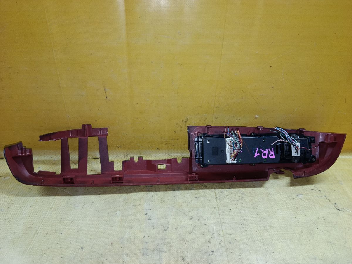 Блок упр-я стеклоподъемниками на Honda Elysion RR1 Фото 4