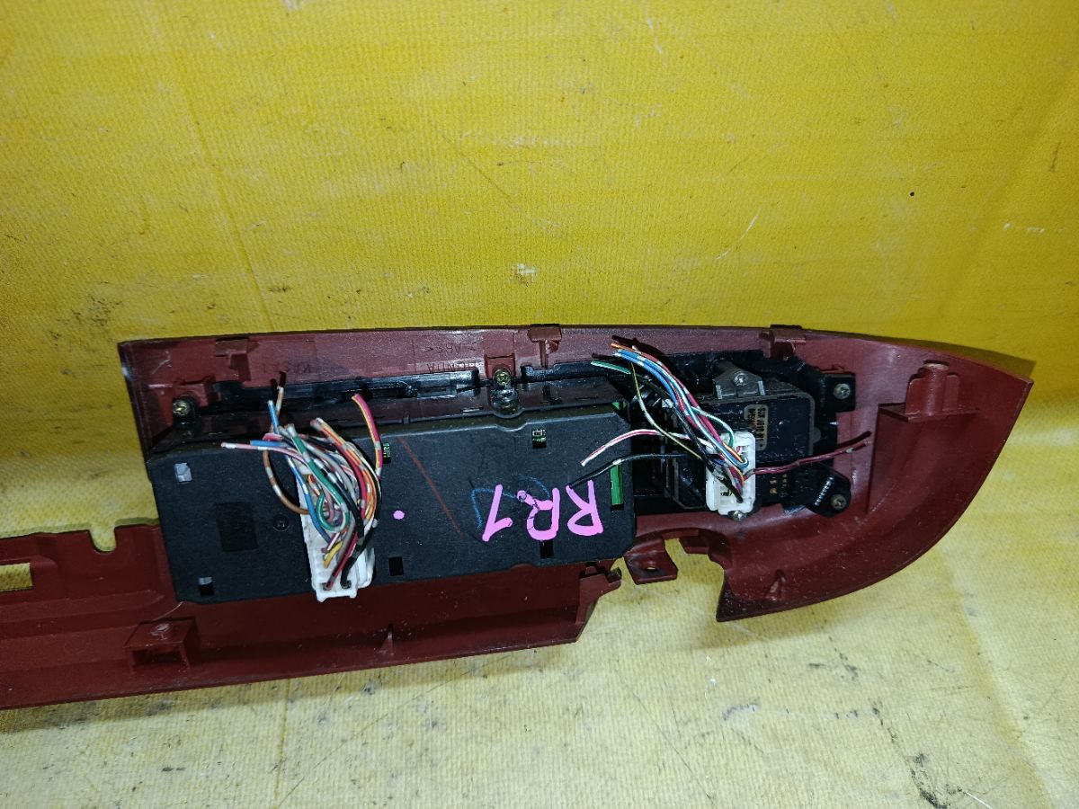 Блок упр-я стеклоподъемниками на Honda Elysion RR1 Фото 5