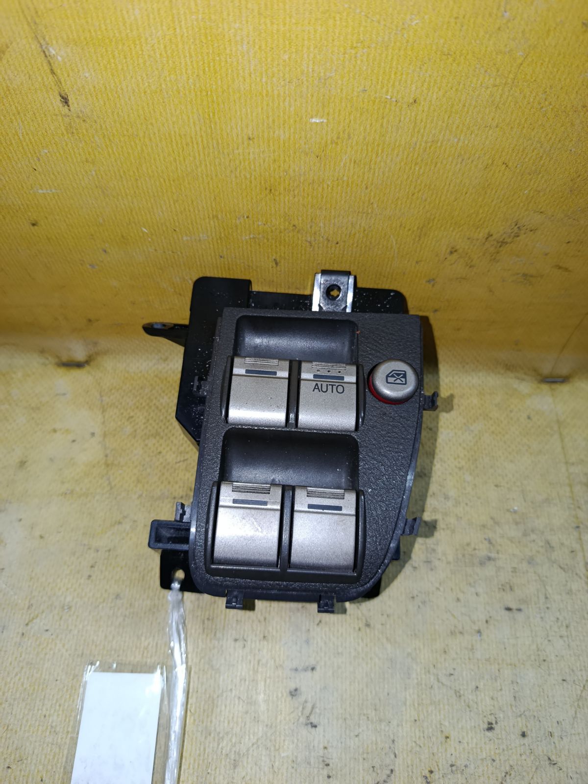 Блок упр-я стеклоподъемниками на Honda Edix BE3 Фото 1