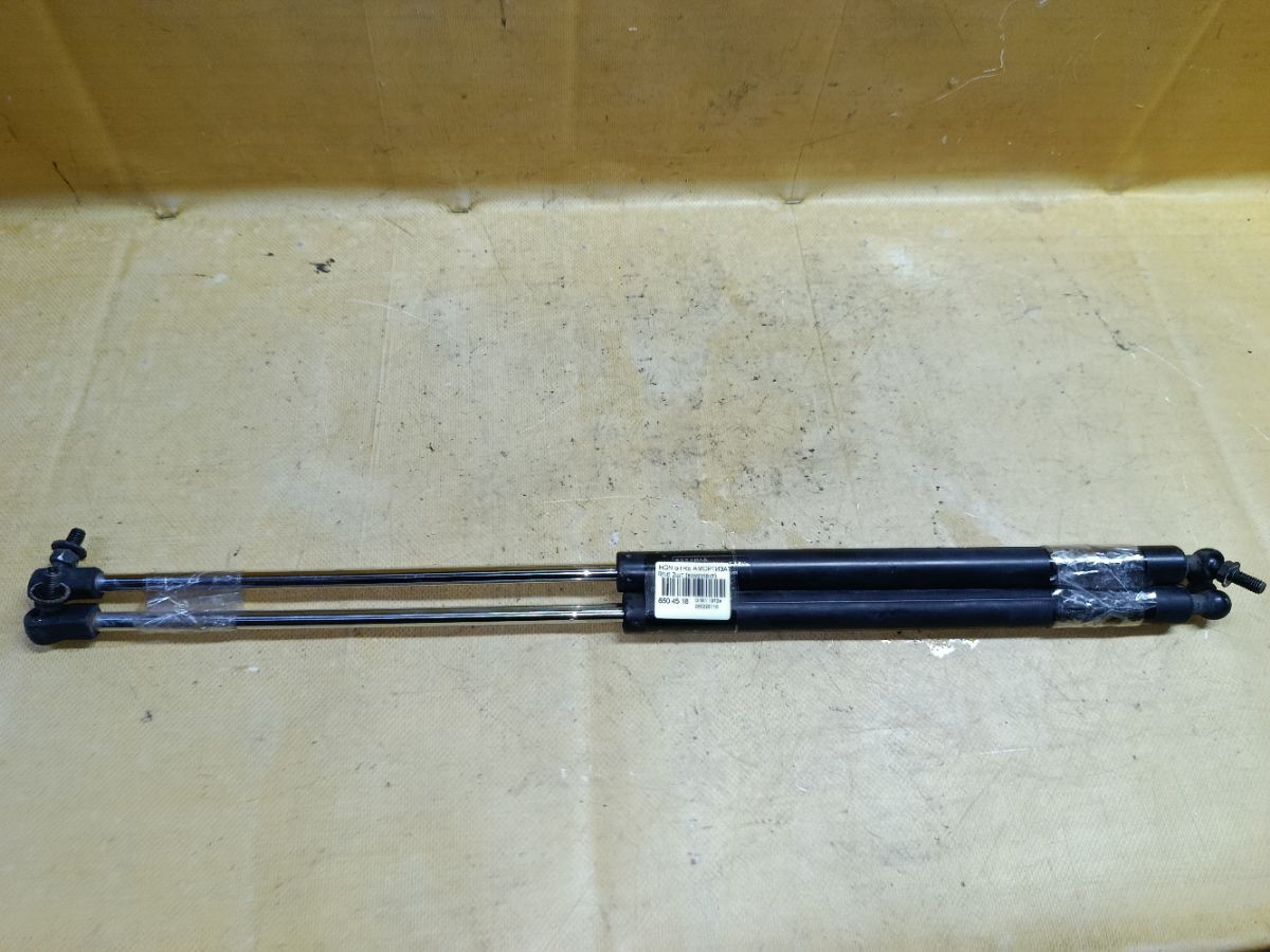 Амортизатор двери на Honda Stream RN6 Фото 1