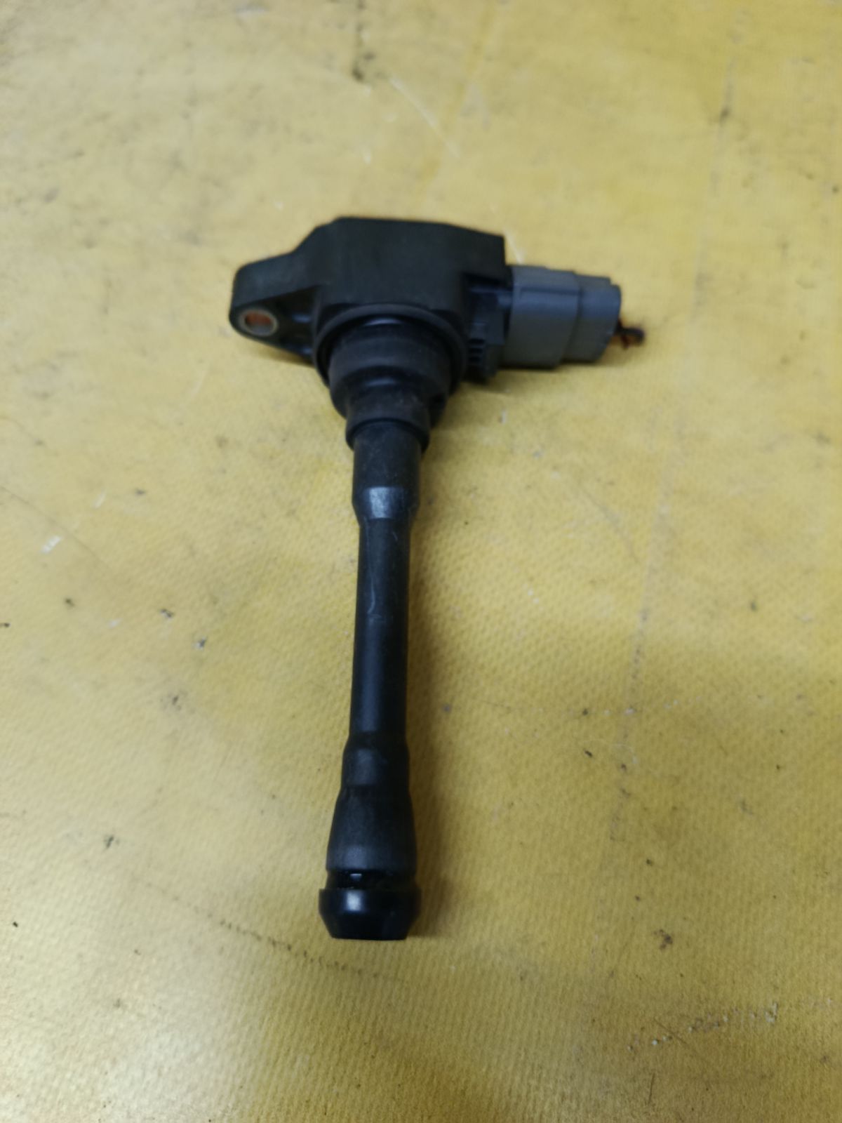 Катушка зажигания 22448-1KT0A на Nissan Note E11 HR15DE Фото 1