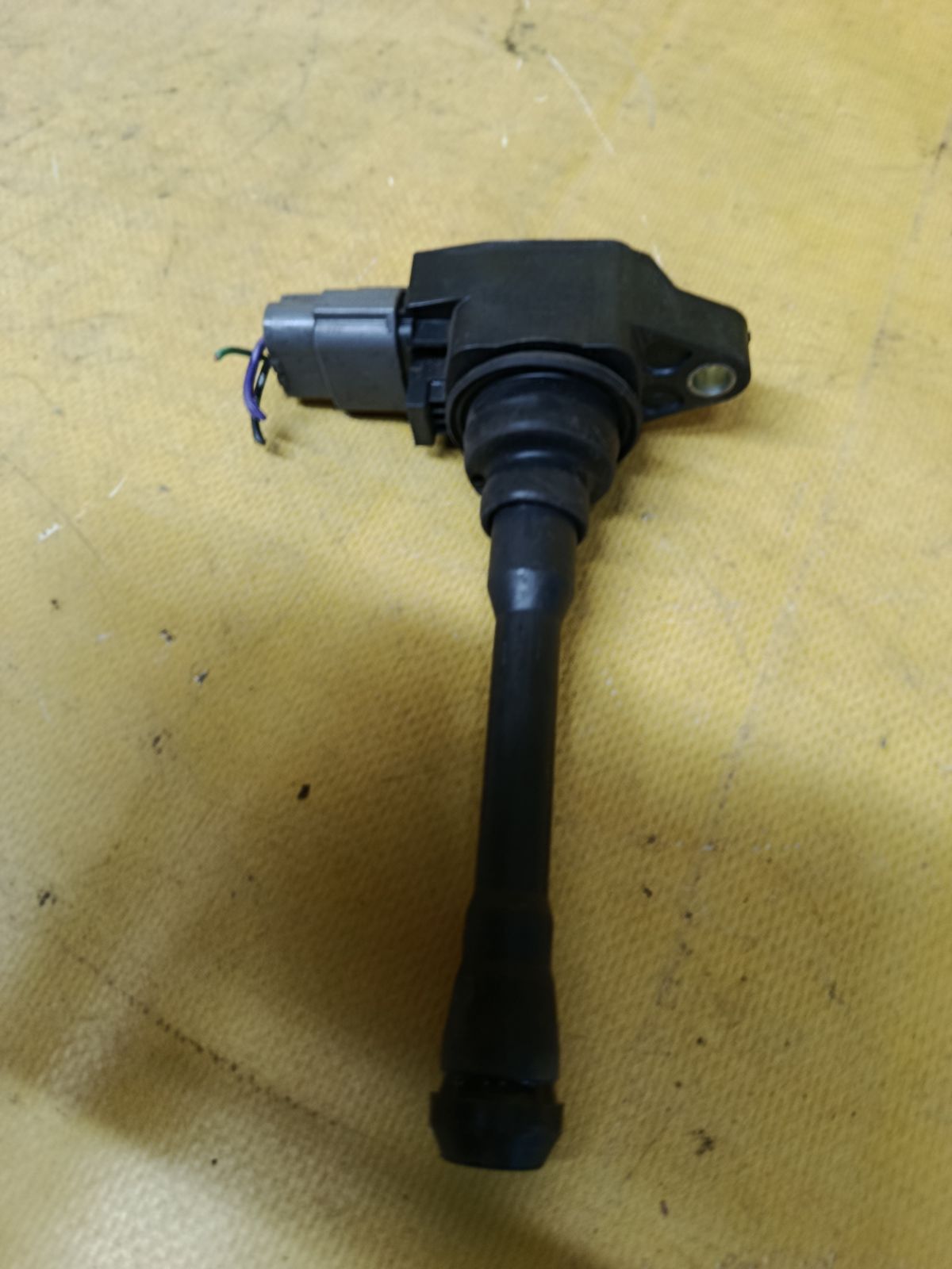 Катушка зажигания 22448-1KT0A на Nissan Note E11 HR15DE Фото 1