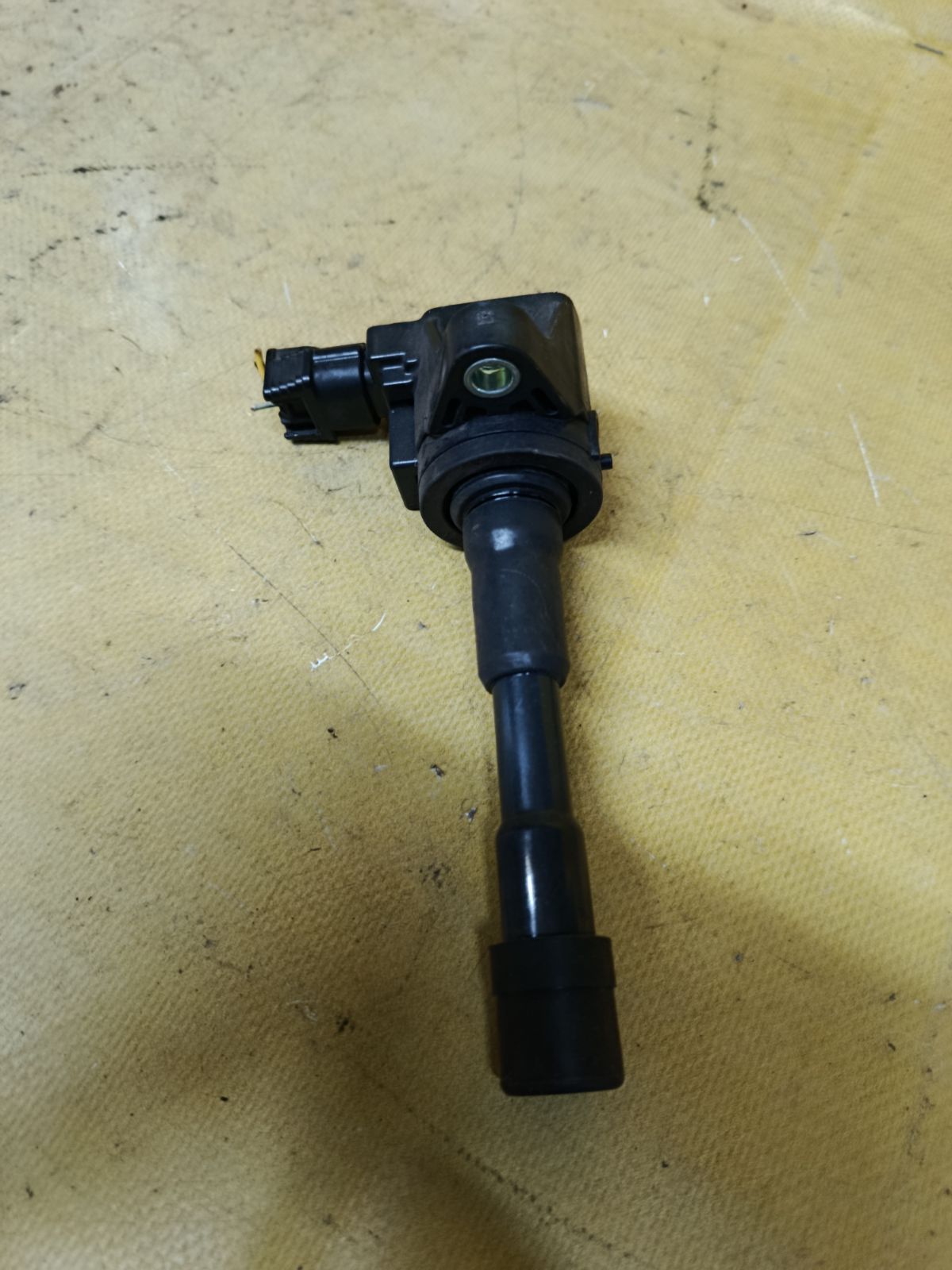 Катушка зажигания CM11-118 на Honda Freed Hybrid GP3 LEA Фото 1