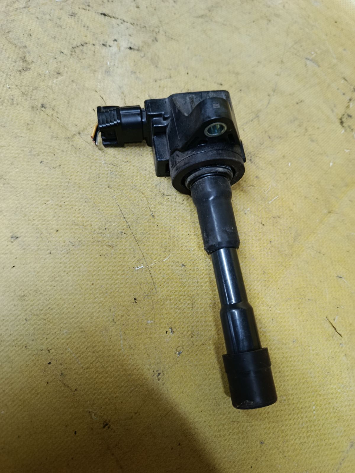 Катушка зажигания CM11-118 на Honda Freed Hybrid GP3 LEA Фото 1