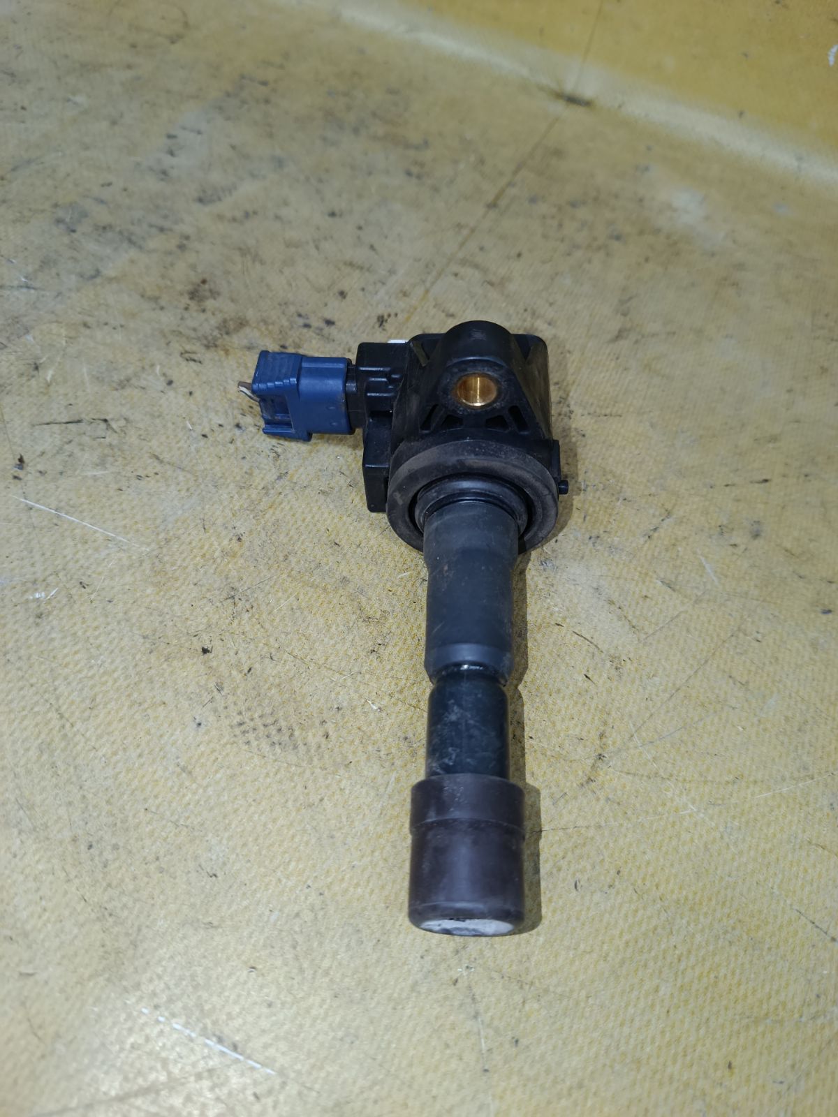 Катушка зажигания CM11-116 на Honda Fit GE6 L13A Фото 1