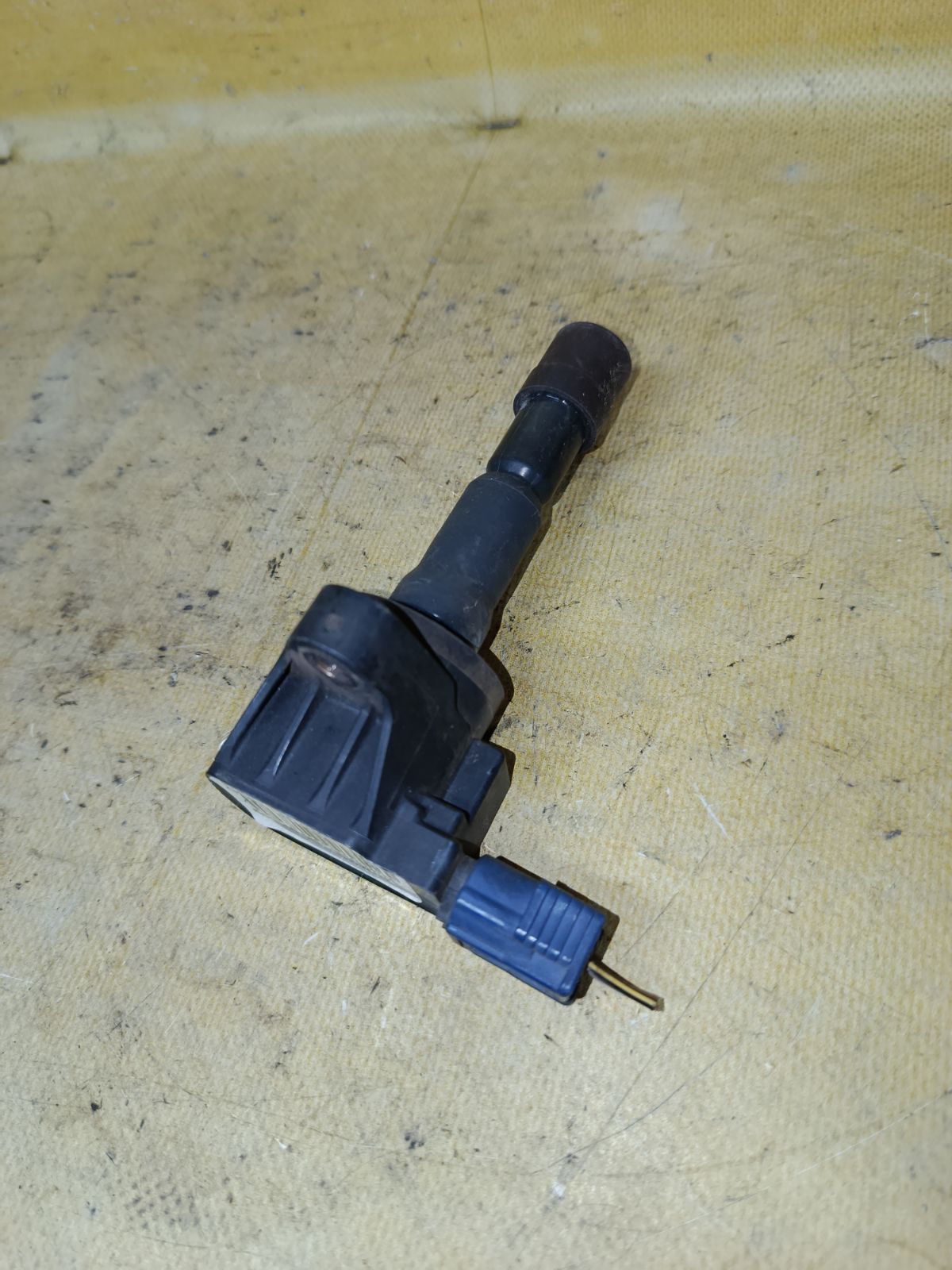 Катушка зажигания CM11-116 на Honda Fit GE6 L13A Фото 2