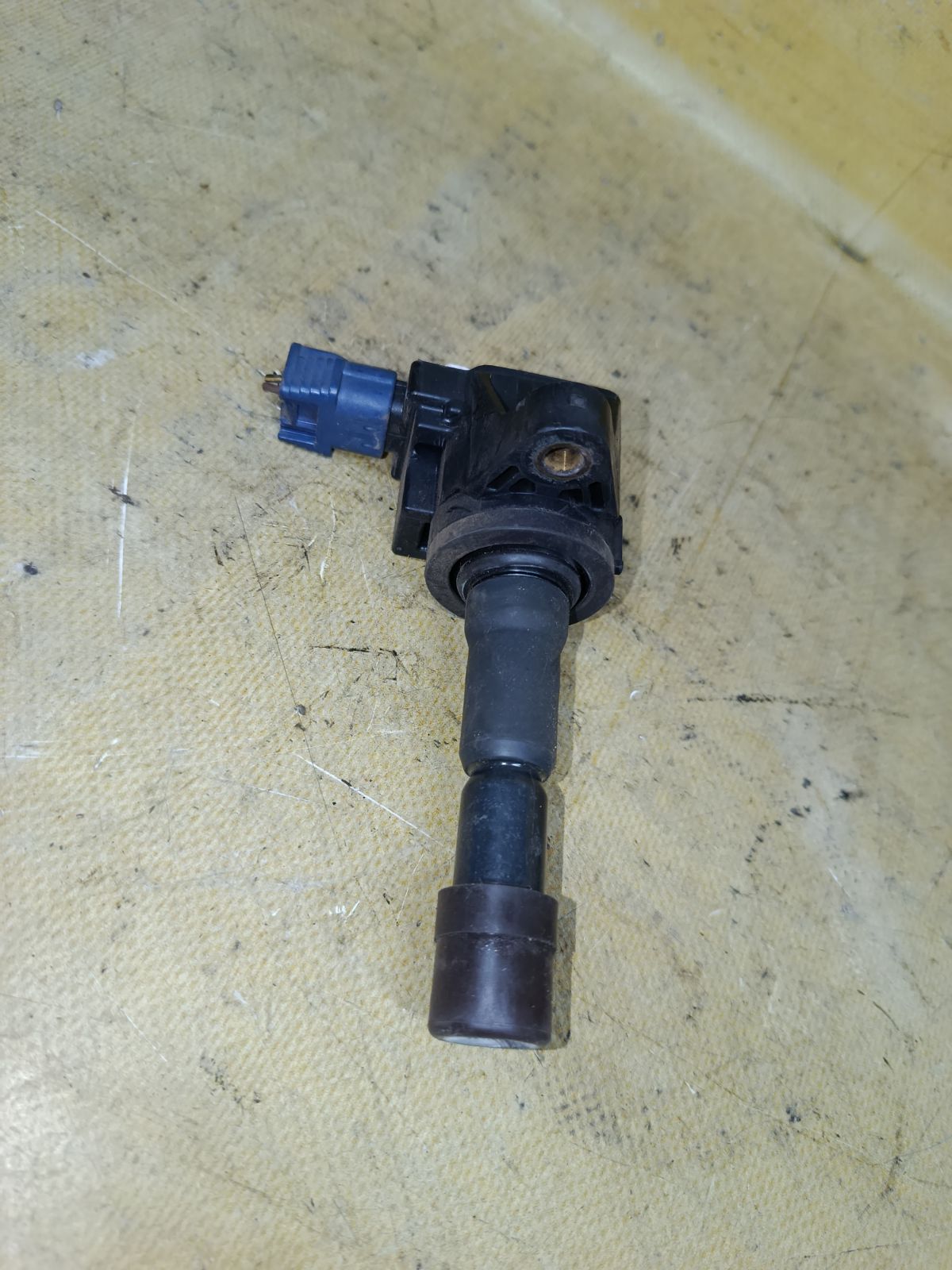 Катушка зажигания CM11-116 на Honda Fit GE6 L13A Фото 2