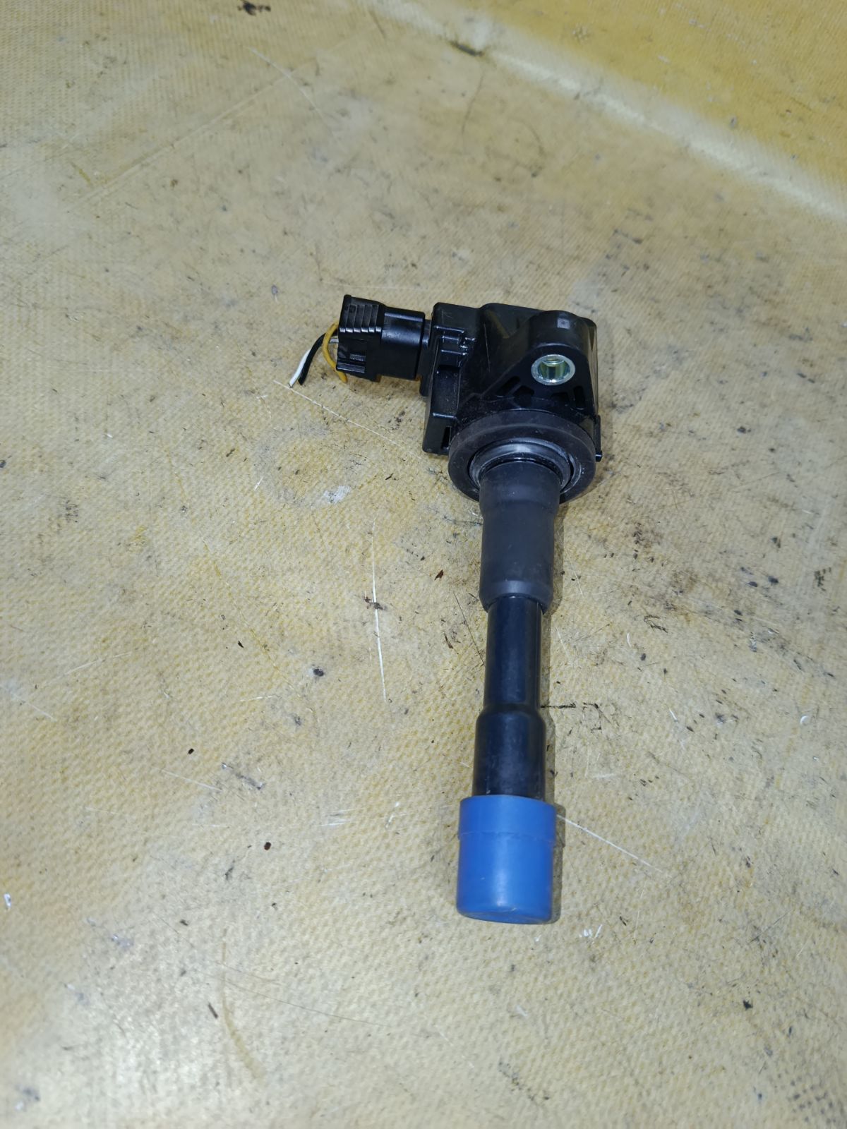 Катушка зажигания CM11-118 на Honda Fit Hybrid GP1 LDA Фото 1