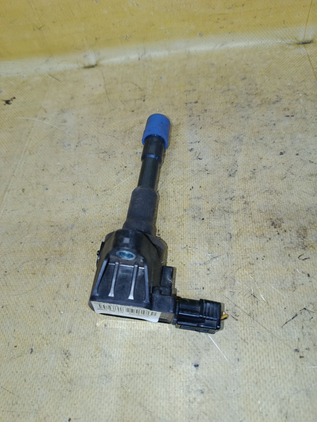 Катушка зажигания CM11-118 на Honda Fit Hybrid GP1 LDA Фото 1